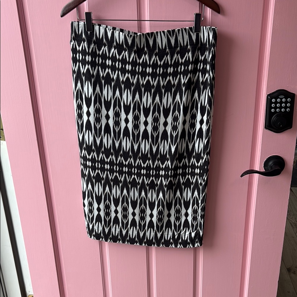 Apt. 9 Black and White Geometric Pencil Skirt with elastic waist